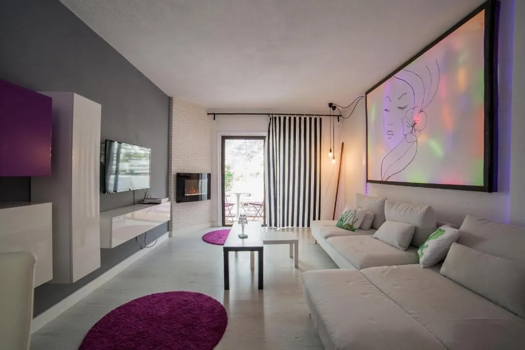 Villa 80 - Las Rosas - Casa Fabulosaプエルト・デ・サンティアゴ 0*,  スペイン